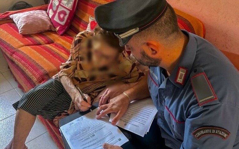 Anziana derubata dalla badante. I Carabinieri ritrovano e restituiscono il monile sottratto