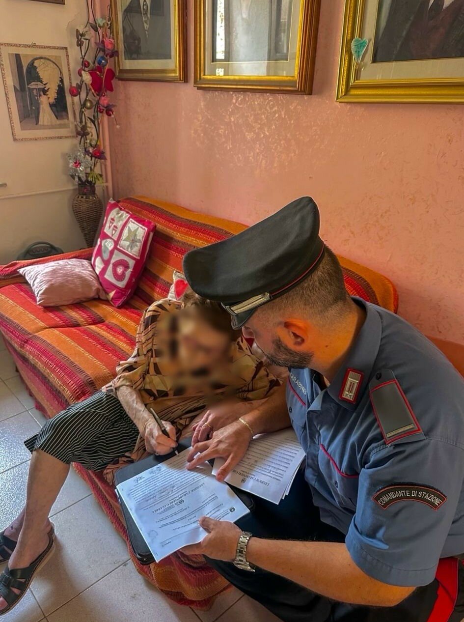 Anziana derubata dalla badante. I Carabinieri ritrovano e restituiscono il monile sottratto