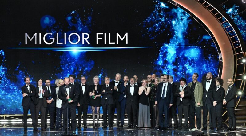 Gianni Amelio, Gregorio Paonessa e Nadia Paone premiati ai David di Donatello. Il Sindaco Nicola Fiorita e l’assessora alla Cultura Donatella Monteverdi: “Motivo di grande orgoglio per Catanzaro e prestigioso riconoscimento ai suoi talenti del cinema”