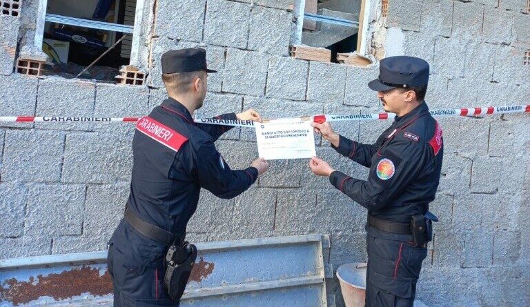 CARABINIERI CATANZARO. TOLLERANZA ZERO SUGLI ABUSI EDILIZI. DUE INTERVENTI LAMPO PER PROTEGGERE IL PAESAGGIO.