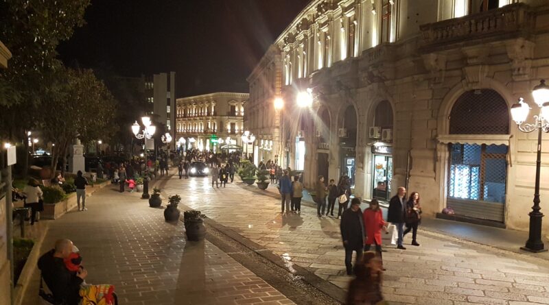 Domani, giovedì 2 aprile 2026, isola pedonale sul Corso. Cosa prevede l’ordinanza di Polizia Locale
