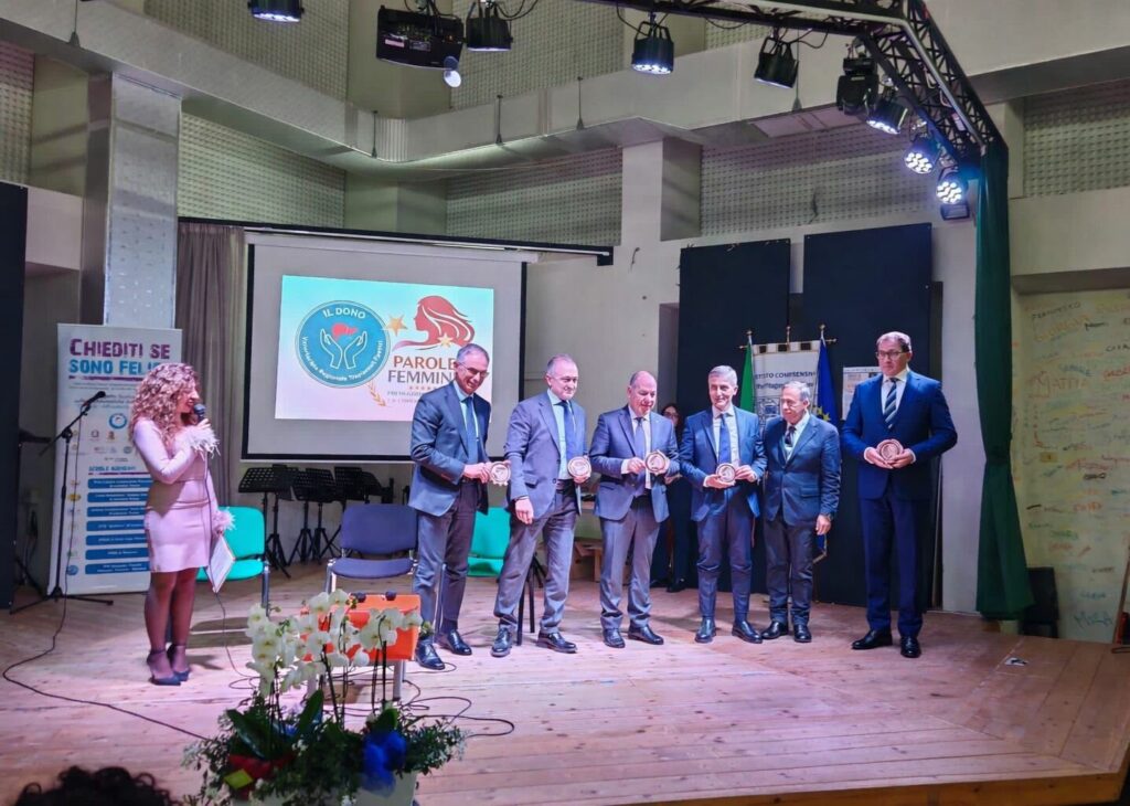 La Polizia di Stato sempre in prima linea nel progetto “Chiediti se sono felice”: premiate due Funzionarie della Questura di Catanzaro