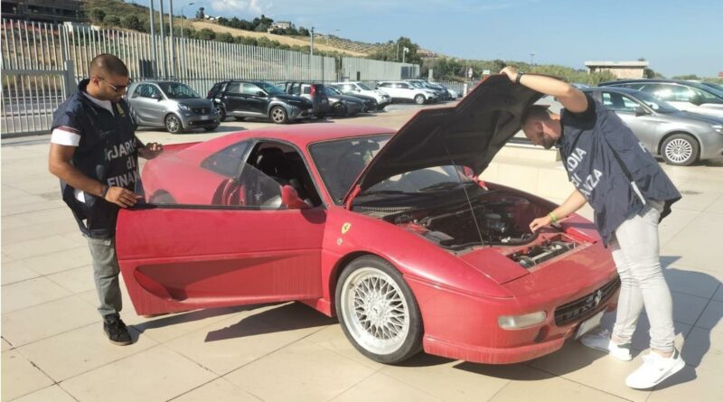 Ferrari "taroccata" sequestrata a Catanzaro