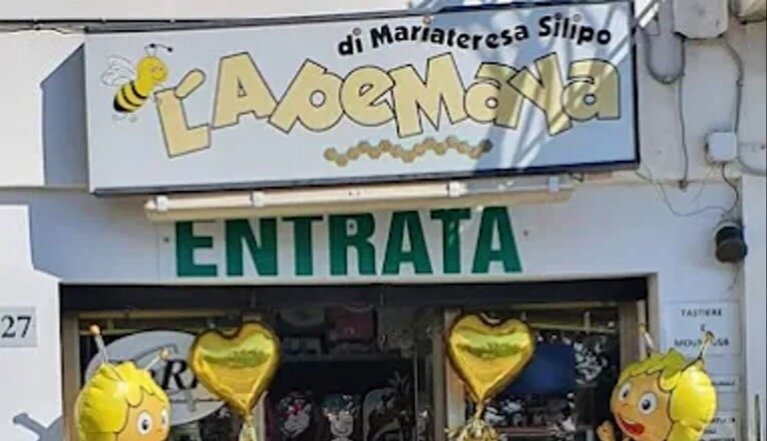L'Ape Maya, la storica cartoleria catanzarese, chiude i battenti.
