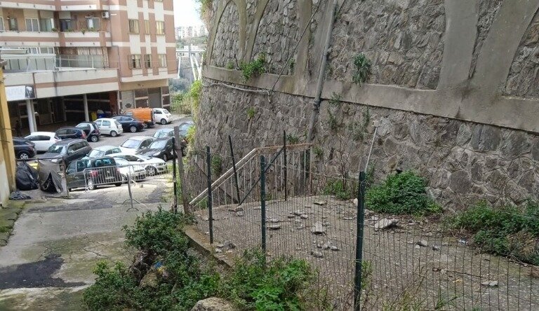 CONDOMINIO CARUSO IN VIA CARLO V: PROSSIMA DISGRAZIA ANNUNCIATA?