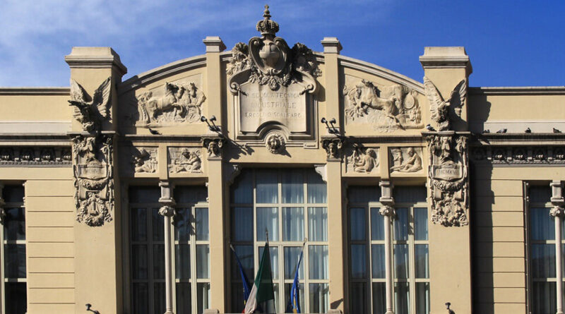 SCALFARO, 1.400 STUDENTI E UNA CAPACITÀ DA VERIFICARE. COSTANZO: “LA CRESCITA È UN MERITO, MA NON PUÒ DIVENTARE UN PROBLEMA”