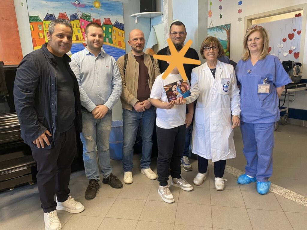 Catanzaro, l’ennesimo sogno realizzato dà il via alla nuova edizione della Cena Straordinaria Grazie alla solidarietà della città, un piccolo paziente oncologico vola a Disneyland mentre prende forma la terza edizione dell’evento benefico