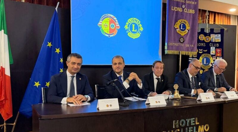 Lions Catanzaro Host, il futuro ha radici nel cuore della città: all’Hotel Guglielmo l’apertura dell’anno sociale con il governatore Canetti e la Targa Lions allo scrittore Gioacchino Criaco