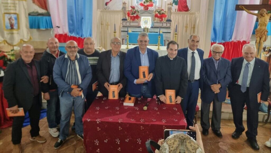 ARTratti promossa dalla Proloco di Cropani chiude i battenti e lancia due belle notizie: il direttore artistico Verrino realizzerà un busto in bronzo di don Raffaele Piccolo e il Comune intitolerà una strada a Concetta Basile