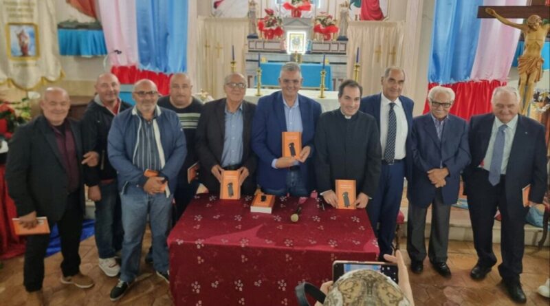 ARTratti promossa dalla Proloco di Cropani chiude i battenti e lancia due belle notizie: il direttore artistico Verrino realizzerà un busto in bronzo di don Raffaele Piccolo e il Comune intitolerà una strada a Concetta Basile
