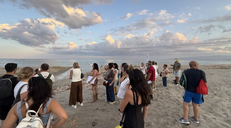 Domenica 27 Settembre | Itinerario e performance LE VIE DEL MARE Visita alle Dune di Giovino e performance site-specific di Giò Filice