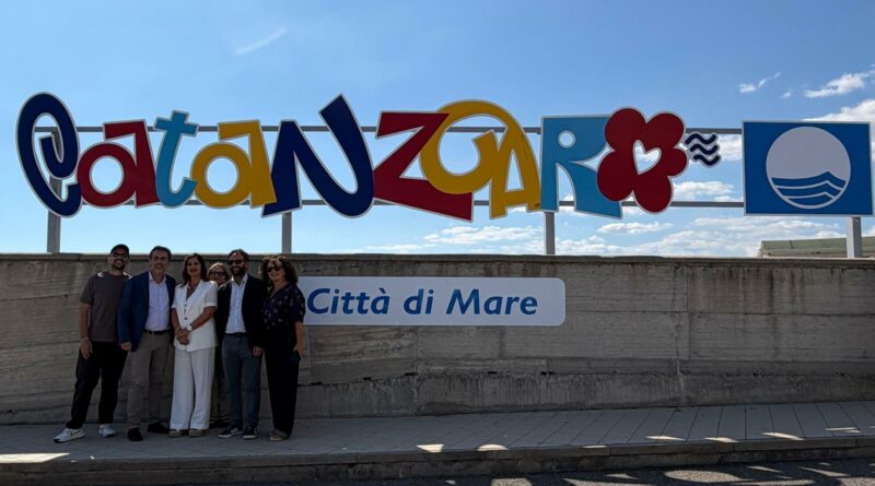 Bandiera Blu, svelata al Porto di Catanzaro la nuova installazione del brand turistico "Catanzaro Città di Mare”