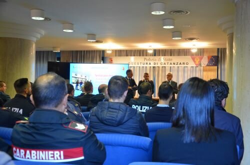 Questura di Catanzaro – Seminario sull’identificazione dei cittadini stranieri per tutte le Forze di Polizia.