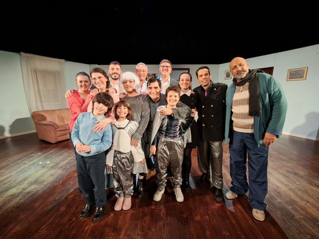 Teatro Comunale, applausi per “Il bimbo parlante”: risate e riflessione sul palco di “Domenica d’Incanto”