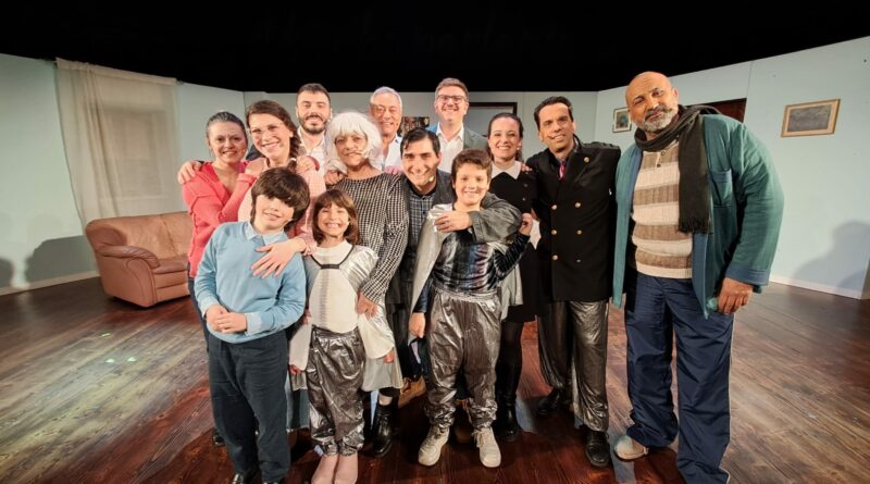Teatro Comunale, applausi per “Il bimbo parlante”: risate e riflessione sul palco di “Domenica d’Incanto”