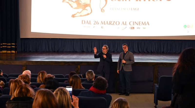Al Teatro Comunale una serata tra cinema e riflessione sul valore della visione collettiva. Per Francesco Colella: «Il cinema, come il teatro, è comunità»