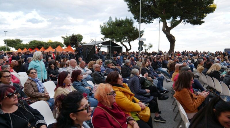 PRIMO MAGGIO DA RECORD Una marea di gente nel quartiere marinaro di Catanzaro tra musica e solidarietà