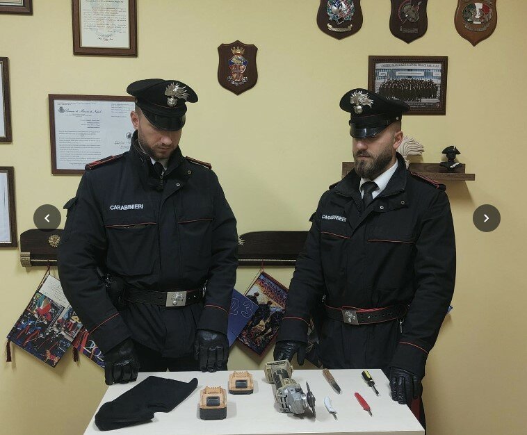 Deferito dai Carabinieri un uomo di Squillace per detenzione a fini di vendita di sostanze stupefacenti
