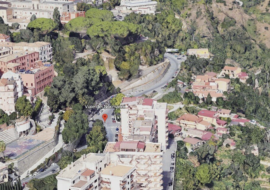 “Il sindaco Fiorita si assuma la responsabilità di rendere nota ai cittadini qual è la sua decisione finale sul senso di marcia nel centro storico di Catanzaro”.