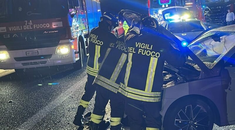 Incidente stradale sull’autostrada A2 del Mediterraneo, in direzione Nord, nel tratto compreso tra gli svincoli di Lamezia Terme e Falerna, al km 311