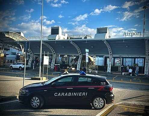 Averva una cartuccia nel marsupio: denunciato un 55enne durante un controllo in aeroporto