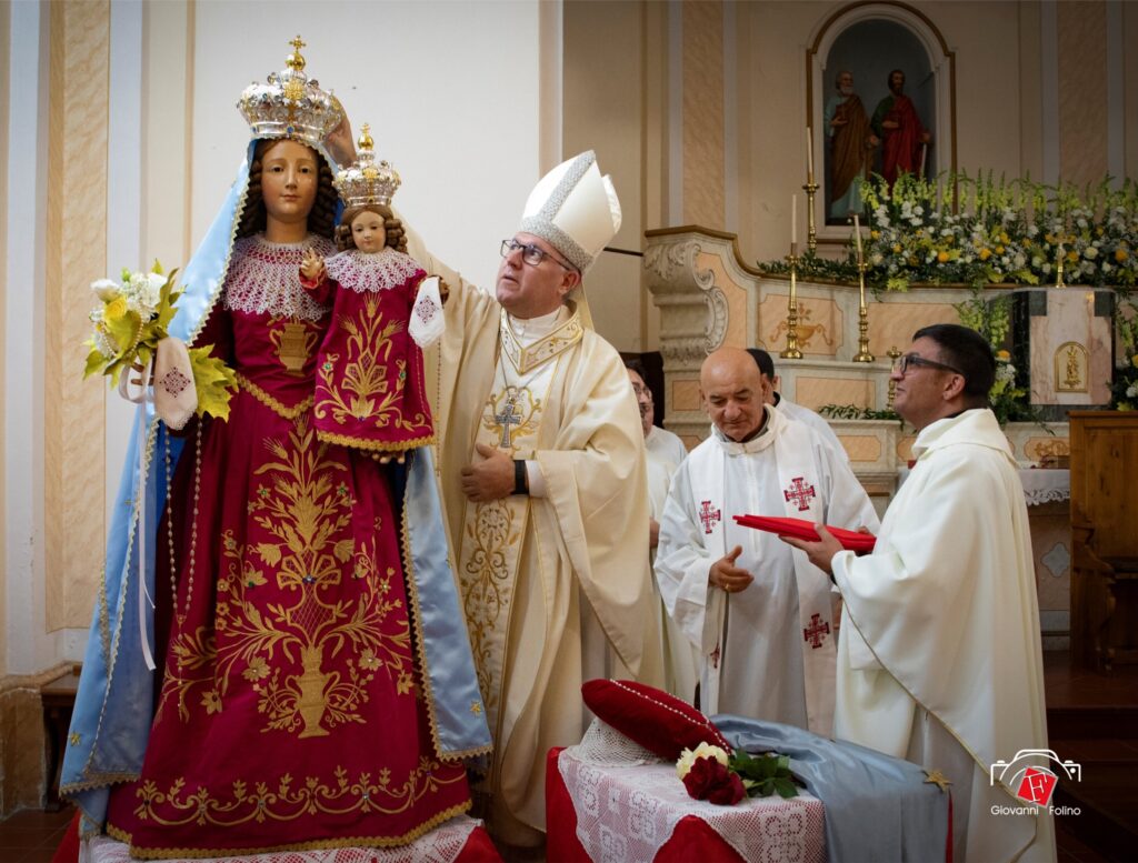 LA MADONNA DEL VOTO HA LE NUOVE CORONE REALIZZATE DA MICHELE AFFIDATO