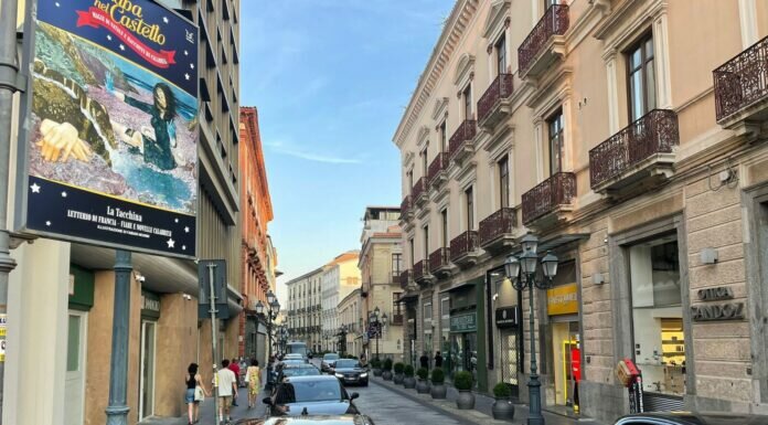 Isola pedonale su Corso Mazzini: Lobello e Parisi propongono l’estensione della gratuità del suolo pubblico anche alle attività adiacenti