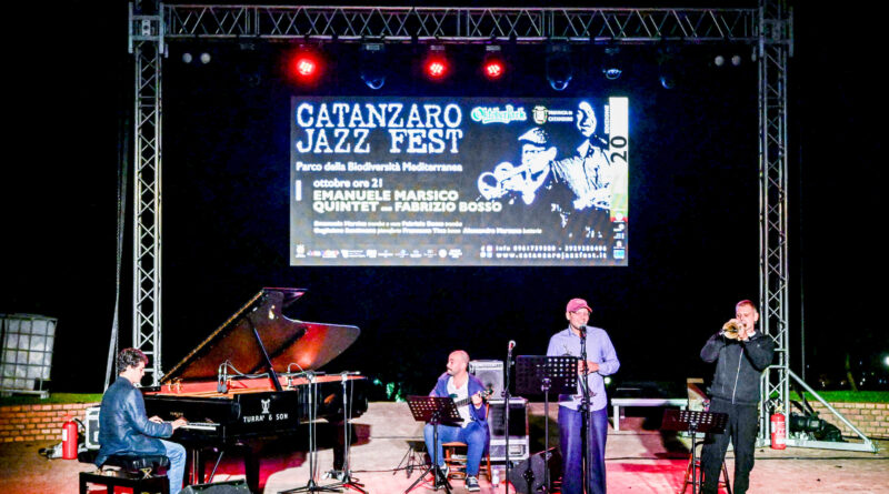 Bobo Rondelli e Nico Gori conquistano l’OktoberPark. La grande canzone italiana incontra lo swing. Stasera sul palco Kolosso, domenica 4 ottobre la chiusura con Nicola Conte.