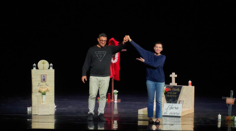 “Puzzle, donne a pezzi”: al Teatro Comunale di Catanzaro il dolore che diventa voce di rinascita con la straordinaria Stefania Pascali