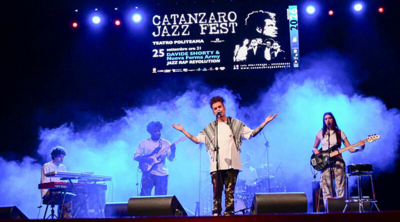 Davide Shorty & Nuova Forma Army conquistano il Politeama: grande risposta del pubblico per un live intenso e ricco di groove tra rap, hip hop, neo soul e funky