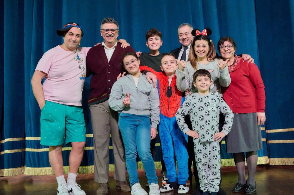 Il “Virus” di Nino Gemelli si diffonde al Teatro Comunale di Catanzaro tra risate, dialetto e tradizione