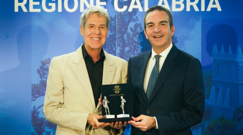 CLAUDIO BAGLIONI RICEVE A CATANZARO PRESSO LA SEDE DELA REGIONE CALABRIA L’ONORIFICENZA SPECIALE “CALABRIA STRAORDINARIA” AL VALORE ARTISTICO, ALLA CARRIERA E AI CONCERTI DEL "GrandTour LA VITA È ADESSO"