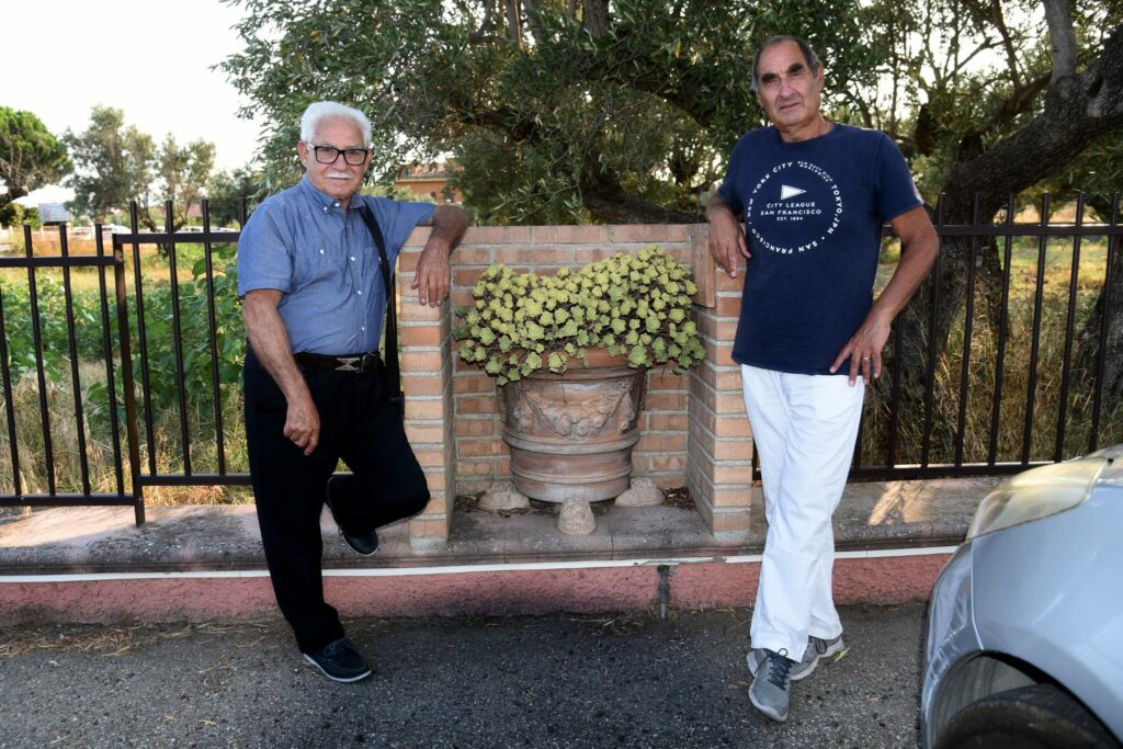 Ad Alta Vista di Zagarise l'operatore economico Antonio Marino dà la disponibilità di piantare un albero per ogni neonato o adottato Iniziativa personale a titolo totalmente gratuito.